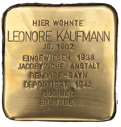 Brass-colored “Stolperstein” (stumbling block) for Leonore Kaufmann